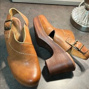 b.o.c.  Brown Cecila Clogs. Size 9